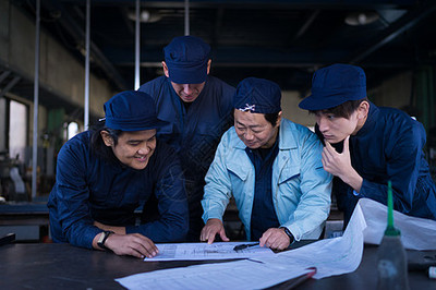 从车间到画室 工厂绘画培训中的工业美学与技法突破